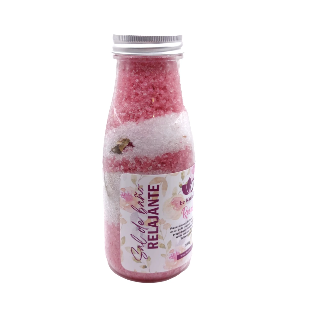 Sales de baño con pétalos de rosa para relajación y bienestar.